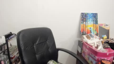 Snapshot of artsyandcraftsy_ chatting on 12/16/25, 11:21 MIA online show from 12/16/25, 11:21