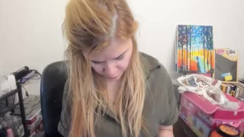 Snapshot of artsyandcraftsy_ chatting on 12/17/25, 11:27 MIA online show from 12/17/25, 11:27