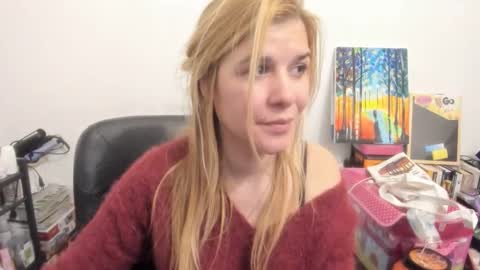 Snapshot of artsyandcraftsy_ chatting on 12/17/25, 11:33 MIA online show from 12/17/25, 11:33