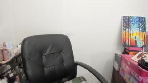 Snapshot of artsyandcraftsy_ chatting on 12/19/25, 05:09 MIA online show from 12/19/25, 05:09