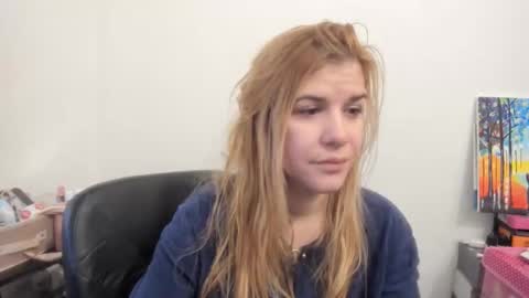 Snapshot of artsyandcraftsy_ chatting on 12/20/25, 09:27 MIA online show from 12/20/25, 09:27