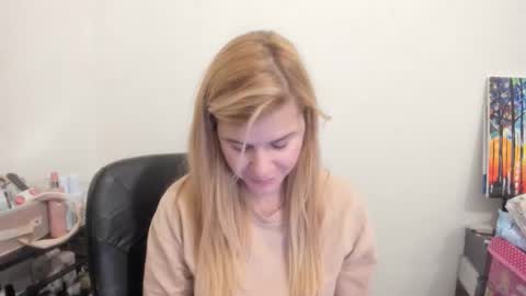 Snapshot of artsyandcraftsy_ chatting on 12/20/25, 09:33 MIA online show from 12/20/25, 09:33