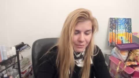 Snapshot of artsyandcraftsy_ chatting on 12/22/25, 12:18 MIA online show from 12/22/25, 12:18