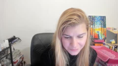 Snapshot of artsyandcraftsy_ chatting on 12/22/25, 12:57 MIA online show from 12/22/25, 12:57