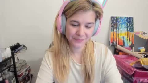 Snapshot of artsyandcraftsy_ chatting on 12/23/25, 01:03 MIA online show from 12/23/25, 01:03