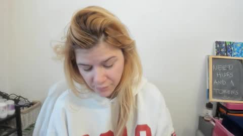 Snapshot of artsyandcraftsy_ chatting on 01/12/26, 09:14 MIA online show from 01/12/26, 09:14