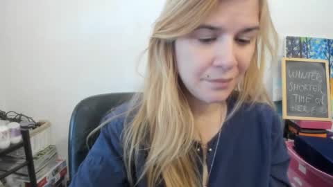 Snapshot of artsyandcraftsy_ chatting on 01/13/26, 09:25 MIA online show from 01/13/26, 09:25