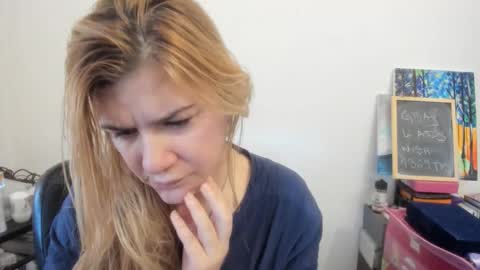 Snapshot of artsyandcraftsy_ chatting on 01/14/26, 07:58 MIA online show from 01/14/26, 07:58