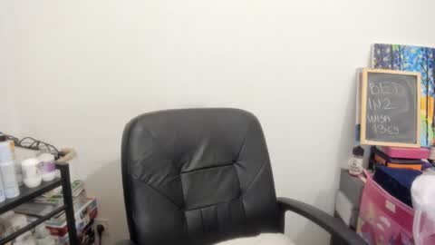 Snapshot of artsyandcraftsy_ chatting on 01/14/26, 08:03 MIA online show from 01/14/26, 08:03