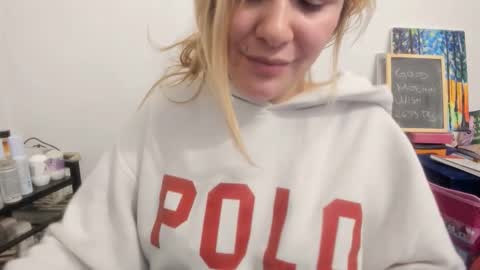 Snapshot of artsyandcraftsy_ chatting on 01/15/26, 08:12 MIA online show from 01/15/26, 08:12