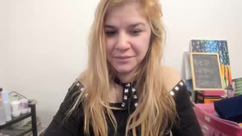 Snapshot of artsyandcraftsy_ chatting on 01/19/26, 07:23 MIA online show from 01/19/26, 07:23