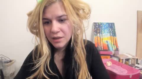 Snapshot of artsyandcraftsy_ chatting on 01/31/26, 09:02 MIA online show from 01/31/26, 09:02