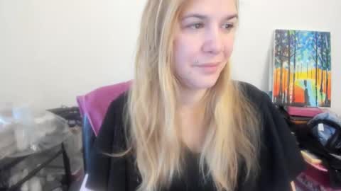 Snapshot of artsyandcraftsy_ chatting on 02/05/26, 09:25 MIA online show from 02/05/26, 09:25