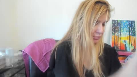 Snapshot of artsyandcraftsy_ chatting on 02/06/26, 11:13 MIA online show from 02/06/26, 11:13