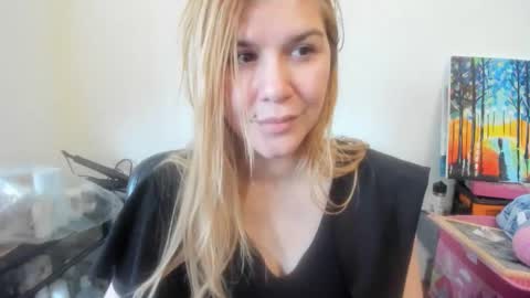 Snapshot of artsyandcraftsy_ chatting on 02/07/26, 11:25 MIA online show from 02/07/26, 11:25