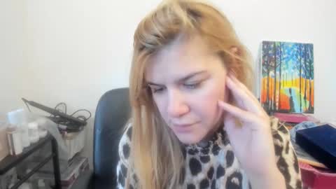 Snapshot of artsyandcraftsy_ chatting on 02/10/26, 09:57 MIA online show from 02/10/26, 09:57