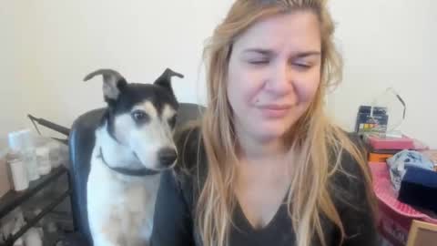 Snapshot of artsyandcraftsy_ chatting on 02/11/26, 10:09 MIA online show from 02/11/26, 10:09