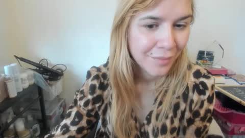 Snapshot of artsyandcraftsy_ chatting on 02/12/26, 10:21 MIA online show from 02/12/26, 10:21