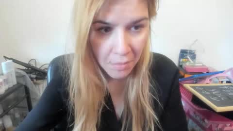 Snapshot of artsyandcraftsy_ chatting on 02/14/26, 10:23 MIA online show from 02/14/26, 10:23