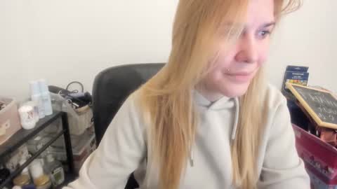 Snapshot of artsyandcraftsy_ chatting on 02/17/26, 11:33 MIA online show from 02/17/26, 11:33