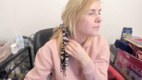 Snapshot of artsyandcraftsy_ chatting on 02/18/26, 11:44 MIA online show from 02/18/26, 11:44