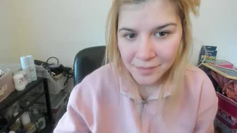 Snapshot of artsyandcraftsy_ chatting on 02/19/26, 11:50 MIA online show from 02/19/26, 11:50