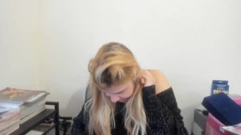 Snapshot of artsyandcraftsy_ chatting on 02/20/26, 09:54 MIA online show from 02/20/26, 09:54