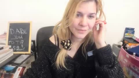 Snapshot of artsyandcraftsy_ chatting on 02/21/26, 11:39 MIA online show from 02/21/26, 11:39