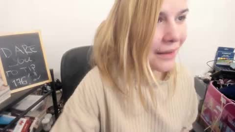 Snapshot of artsyandcraftsy_ chatting on 02/23/26, 07:33 MIA online show from 02/23/26, 07:33