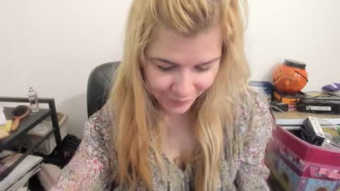 Snapshot of artsyandcraftsy_ chatting on 04/25/26, 11:13 MIA online show from 04/25/26, 11:13