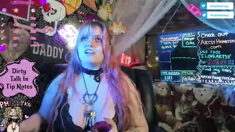 ArtsyHeartsyy online show from 01/13/26, 03:01