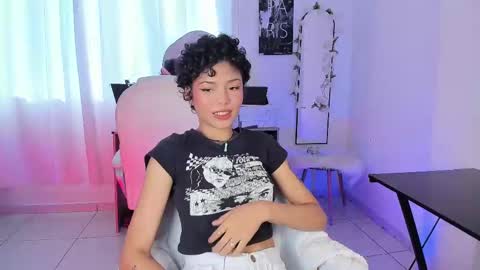 Snapshot of ary_and_kel chatting on 02/26/25, 09:27 Ariana and Kelsieh online show from 02/26/25, 09:27