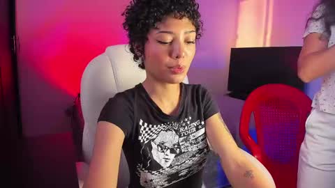 Snapshot of ary_and_kel chatting on 03/11/25, 10:42 Ariana and Kelsieh online show from 03/11/25, 10:42