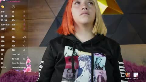 sofia online show from 07/10/26, 10:51