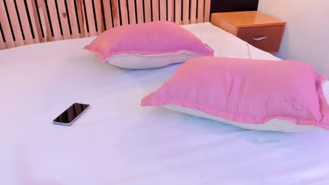 Snapshot of arya_nahalii chatting on 01/14/25, 05:23 Ana online show from 01/14/25, 05:23