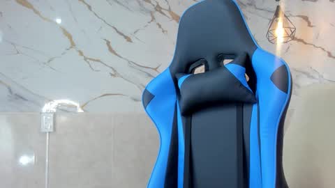 Snapshot of arya_nahalii chatting on 11/14/25, 04:06 Ana online show from 11/14/25, 04:06