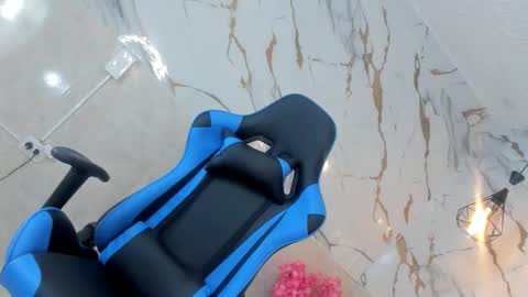 Snapshot of arya_nahalii chatting on 11/17/25, 04:13 Ana online show from 11/17/25, 04:13