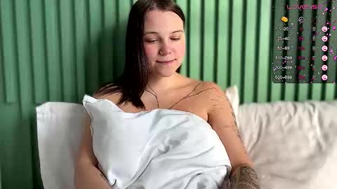 Arya brunett and Cassie blond online show from 10/07/25, 12:19