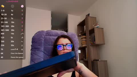 Snapshot of arya_starkw chatting on 10/18/25, 02:29 Ary 3 online show from 10/18/25, 02:29