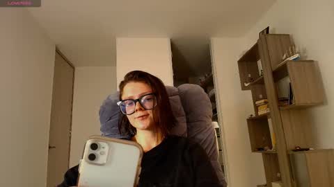 Snapshot of arya_starkw chatting on 11/05/25, 02:17 Ary 3 online show from 11/05/25, 02:17