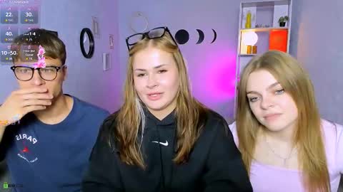 Snapshot of ash_raven_ chatting on 09/19/25, 07:58 ash_raven_ online show from 09/19/25, 07:58