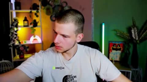 Snapshot of ash_raven_ chatting on 09/21/25, 12:18 ash_raven_ online show from 09/21/25, 12:18