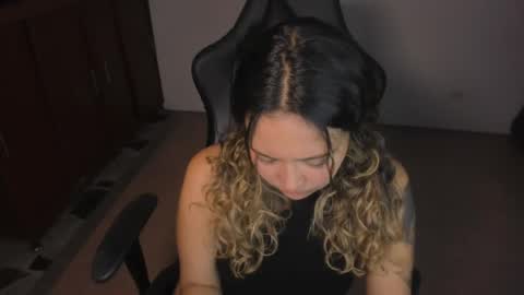 ash_smith1 online show from 04/16/26, 09:39