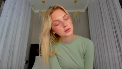 Snapshot of ashbunny_ chatting on 05/25/26, 10:54 your pretty Ashley online show from 05/25/26, 10:54