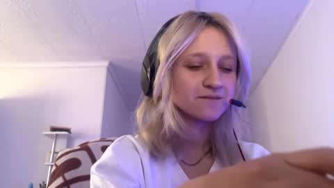 Snapshot of ashelyparcell chatting on 12/01/25, 07:57 July online show from 12/01/25, 07:57