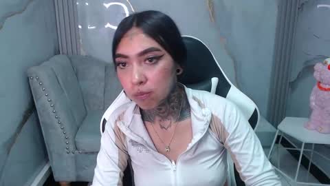 Snapshot of ashley_blum_v chatting on 10/01/25, 01:33 ashley_blum_v online show from 10/01/25, 01:33