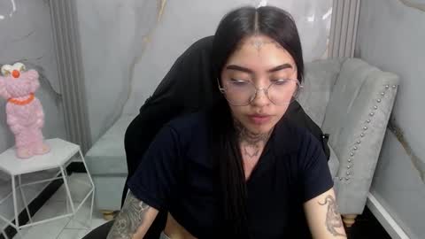 Snapshot of ashley_blum_v chatting on 10/25/25, 01:35 ashley_blum_v online show from 10/25/25, 01:35