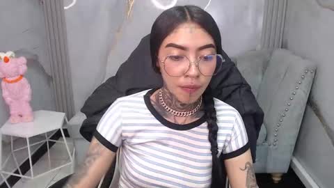 Snapshot of ashley_blum_v chatting on 10/30/25, 01:12 ashley_blum_v online show from 10/30/25, 01:12