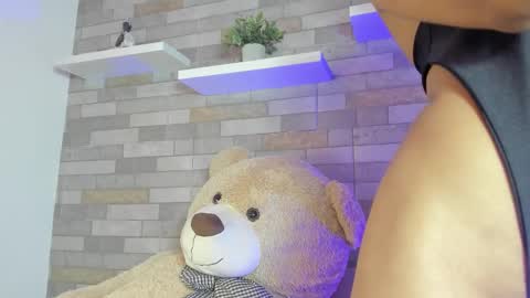 AshleyHill online show from 11/25/25, 04:01