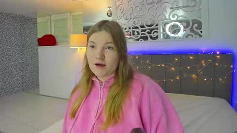 AshleyJonse online show from 12/21/25, 06:20